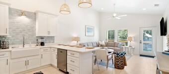 Luxury Retreat on Oleander - Unit E