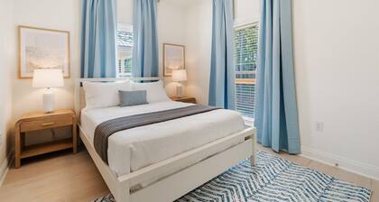 Luxury Autumn Retreat on Oleander - Unit F