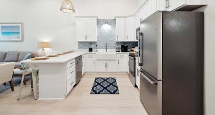 Luxury Autumn Retreat on Oleander - Unit G