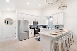 Fridge, microwave, oven, stovetop - Luxury Autumn Retreat on Oleander - Unit H (Dauphin Island)