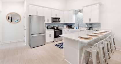Summertime Retreat on Oleander - Unit H