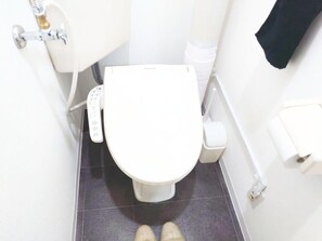 Hair dryer, towels, soap, toilet paper - [] Van Vert South House 505///5// (Sapporo)