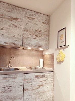 Fridge, microwave, stovetop, coffee/tea maker - Modena Centro Suite del Vicolo with free parking (Modena)