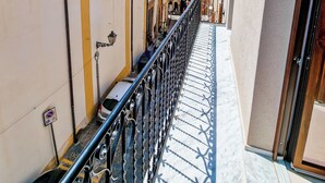 Sınıflandırılmamış resim, 66 üzerinden 2, düğme