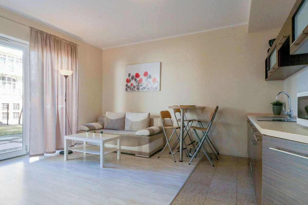 Suite Economy, al piano terra | 1 camera, ferro/asse da stiro, Wi-Fi gratuito