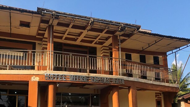 A hotel with a two-story structure, a balcony on the upper floor, and a sign indicating the name. - Hotel Mitra Kapuas Raya Sintang (Sintang)