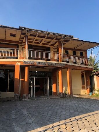 Exterior. Hotel Mitra Kapuas Raya Sintang