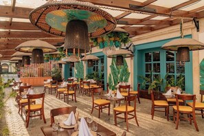 Outdoor dining - All-Inclusive Villas Cap Cana Marina – Punta Cana (Punta Cana)