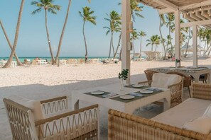 Plage privée à proximité, sable blanc