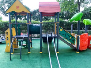 Zona de jocs infantil: a l'aire lliure