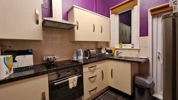 House | Private kitchen | Fridge, microwave, oven, stovetop