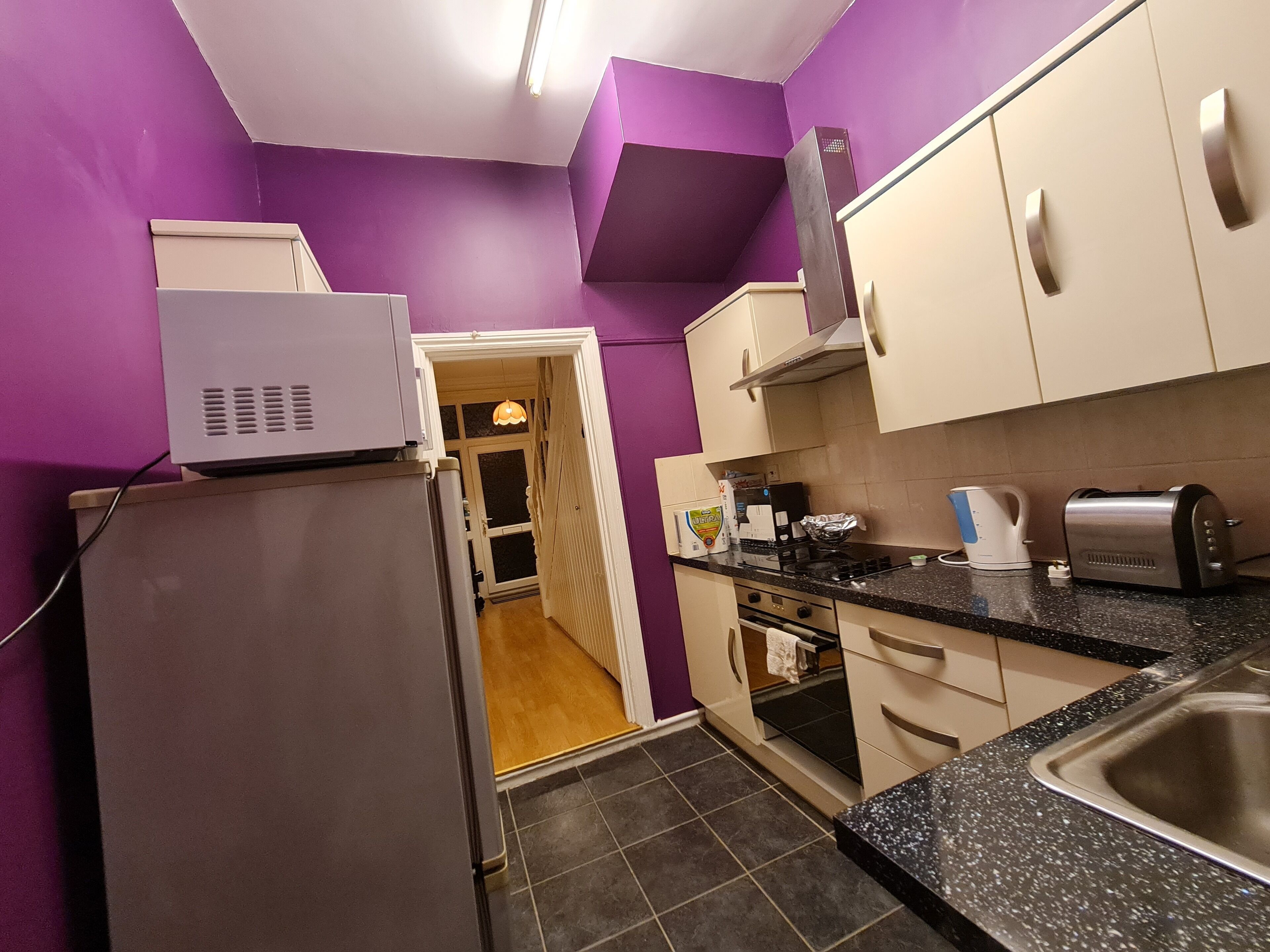 House | Private kitchen | Fridge, microwave, oven, stovetop