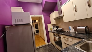 Unclassified image, 4 of 19, button - House-sleeps4-parking-garden (London)