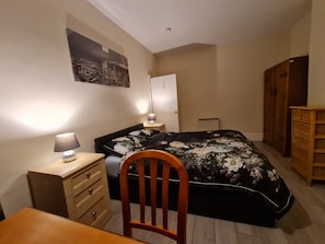 House | 2 bedrooms, free WiFi, bed sheets - House-sleeps4-parking-garden (London)