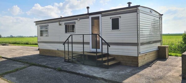 Exterior - Gezellige Ruime Stacaravan om Lekker tot Rust te Komen bij ons op de Camping (Burum)