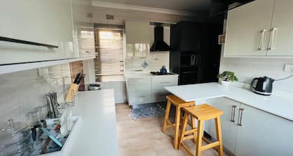Tranquil 3-bedroom house with WiFi in Lusaka, New Kasama and power backup