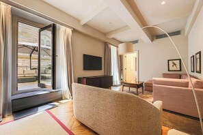 Smart TV y chimenea
