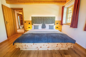 2 bedrooms, in-room safe, desk, soundproofing