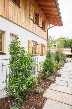 Property grounds - "Graf Chiemo Suites" luyury living direkt am Chiemsee mit privatem Seezugang! (Chieming)