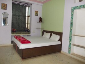 Free WiFi, bed sheets - Raj Mahal Guest House Rajasthan (Bundi)