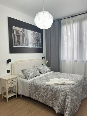 Comfort Studio | Laptop workspace, blackout curtains, iron/ironing board, free WiFi - GARDEN HOUSE MADRID (Madrid)