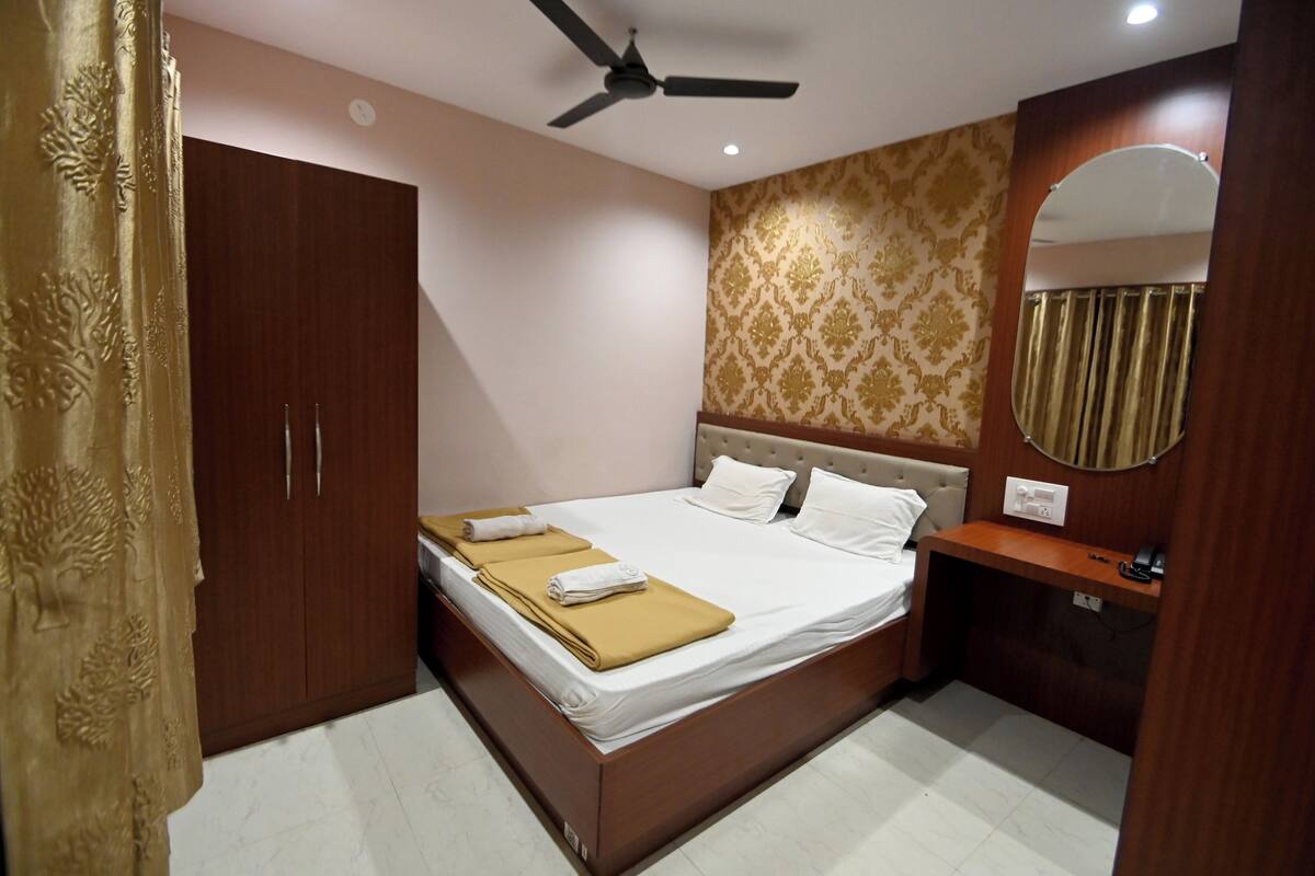 Deluxe Double Room | WiFi (free), bed sheets