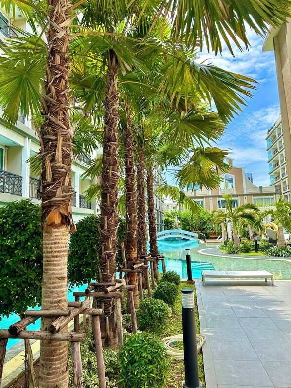 Pool - Cozy 1-room apartment in Pattaya with a fitness room, Wi-Fi for 2 months (Pattaya City)