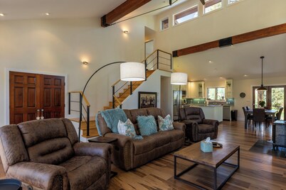 Luxury Home | Modern Interior, Nice Location