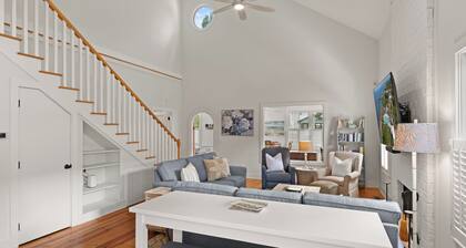 The B.E.A.C.H. House in the Village, Sleeps 12