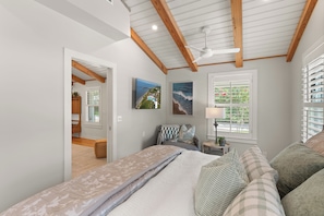 3 bedrooms, free WiFi, bed sheets - The Coast Guard Cottage, sleeps 9 with a Pool (St Simons Island)