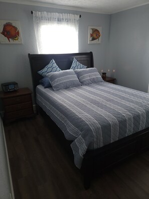 4 habitaciones, tabla de planchar con plancha, wifi y ropa de cama 