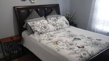 4 bedrooms, iron/ironing board, WiFi, bed sheets