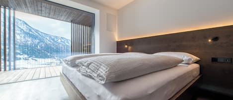 1 bedroom, iron/ironing board, travel cot, free WiFi
