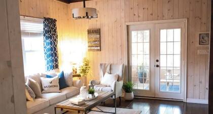 Cozy Muskoka Cottage Ideally located between Bracebridge and Port Carling