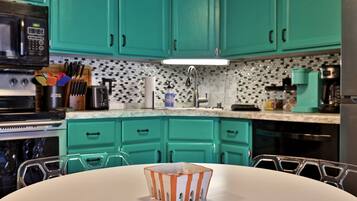 Lägenhet - 1 sovrum | Eget kök | Kylskåp, ugn, kaffe- och tebryggare och brödrost