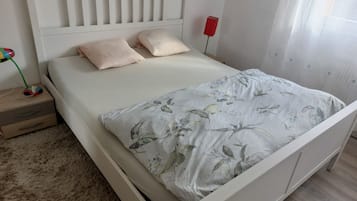 2 Schlafzimmer, Schreibtisch, Bügeleisen/Bügelbrett, WLAN