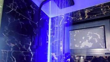 Hårføner, håndklær, såpe og sjampo