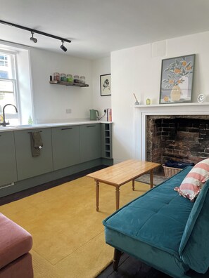 Living area - Beautiful Apartment in the Heart of Hastings Old Town.  (Hastings)