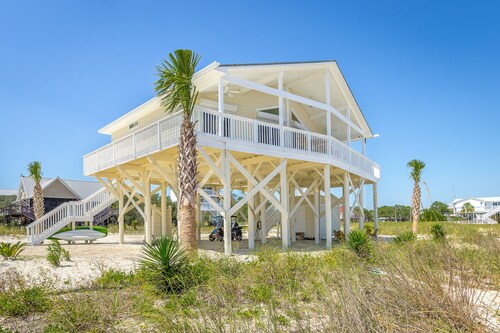 Private Beachfront w/ Sauna, Hottub, Golf Cart, Kayaks, Paddle Boards & Bikes +