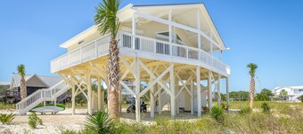 Private Beachfront w/ Sauna, Hottub, Golf Cart, Kayaks, Paddle Boards & Bikes +