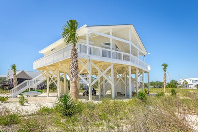Private Beachfront w/ Sauna, Hottub, Golf Cart, Kayaks, Paddle Boards & Bikes +