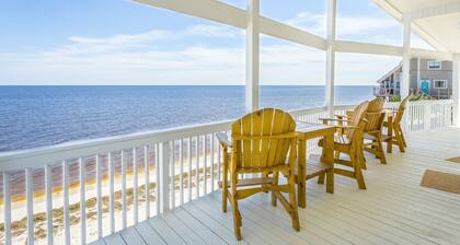 Private Beachfront w/ Sauna, Hottub, Golf Cart, Kayaks, Paddle Boards & Bikes +