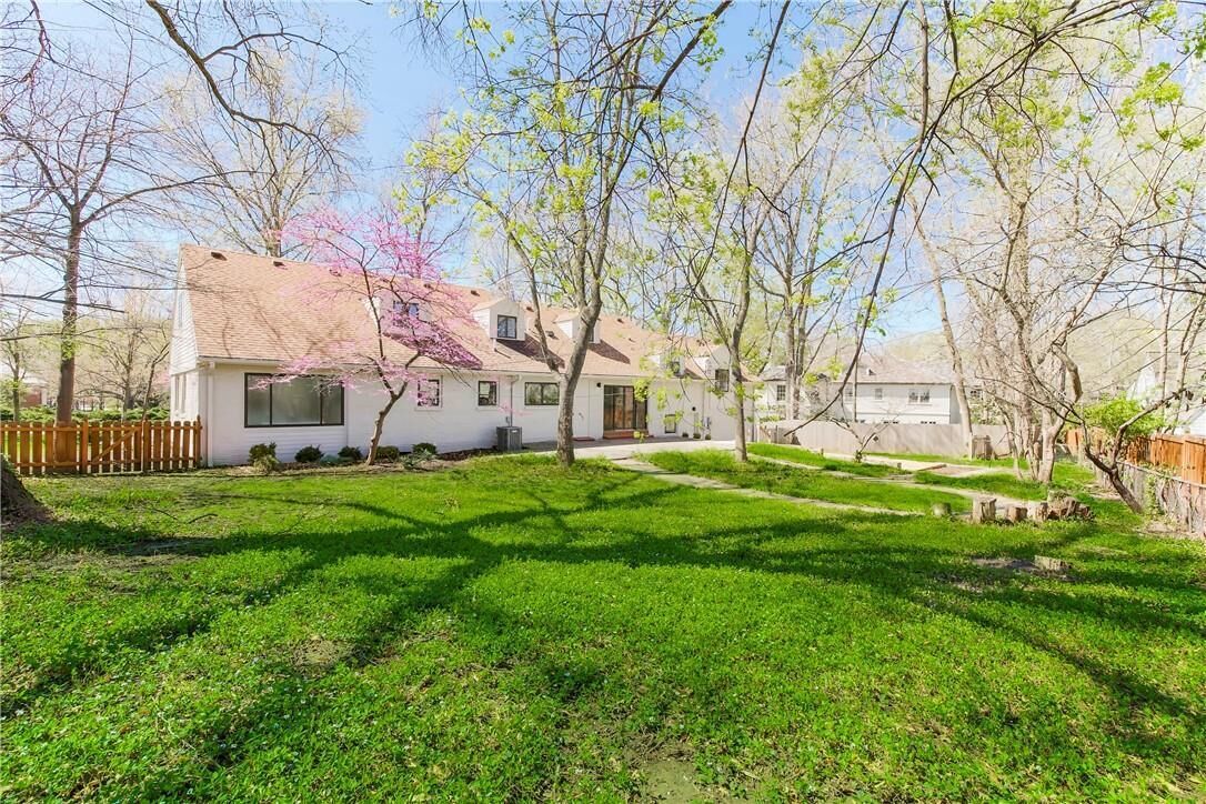 Mid-term/Long Term Rental close to the Plaza! Completely REMODELED in 2023! 
