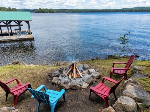 Charming Waterfront Cottage in Muskoka, Pedal Boat, Firepit, A-Frame Bunkie