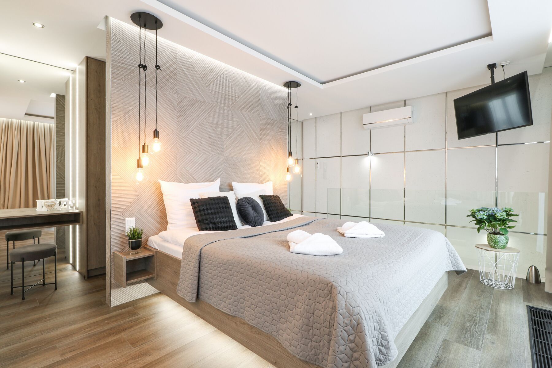 Deluxe Apartment, Sea View (Duplex) | In-room safe, iron/ironing board, free WiFi, bed sheets