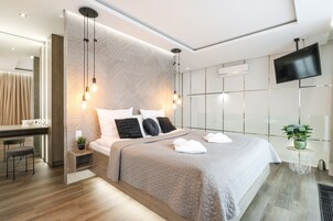 Deluxe Apartment, Sea View (Duplex) | In-room safe, iron/ironing board, free WiFi, bed sheets