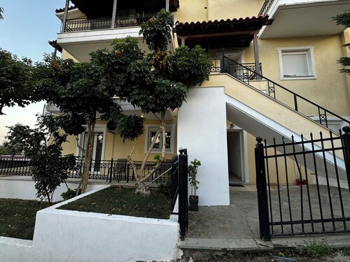Skiathos Center Stylish 2 Bd w Balcony