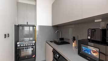 Signature Apartment, Balcony, City View | Private kitchen | Fridge, microwave, oven, stovetop