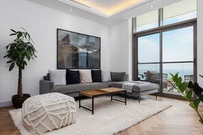 經典公寓, 陽台, 海景 | 起居區 |  平面電視