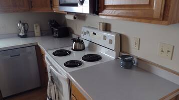 冰箱、微波炉、烤箱、炉灶